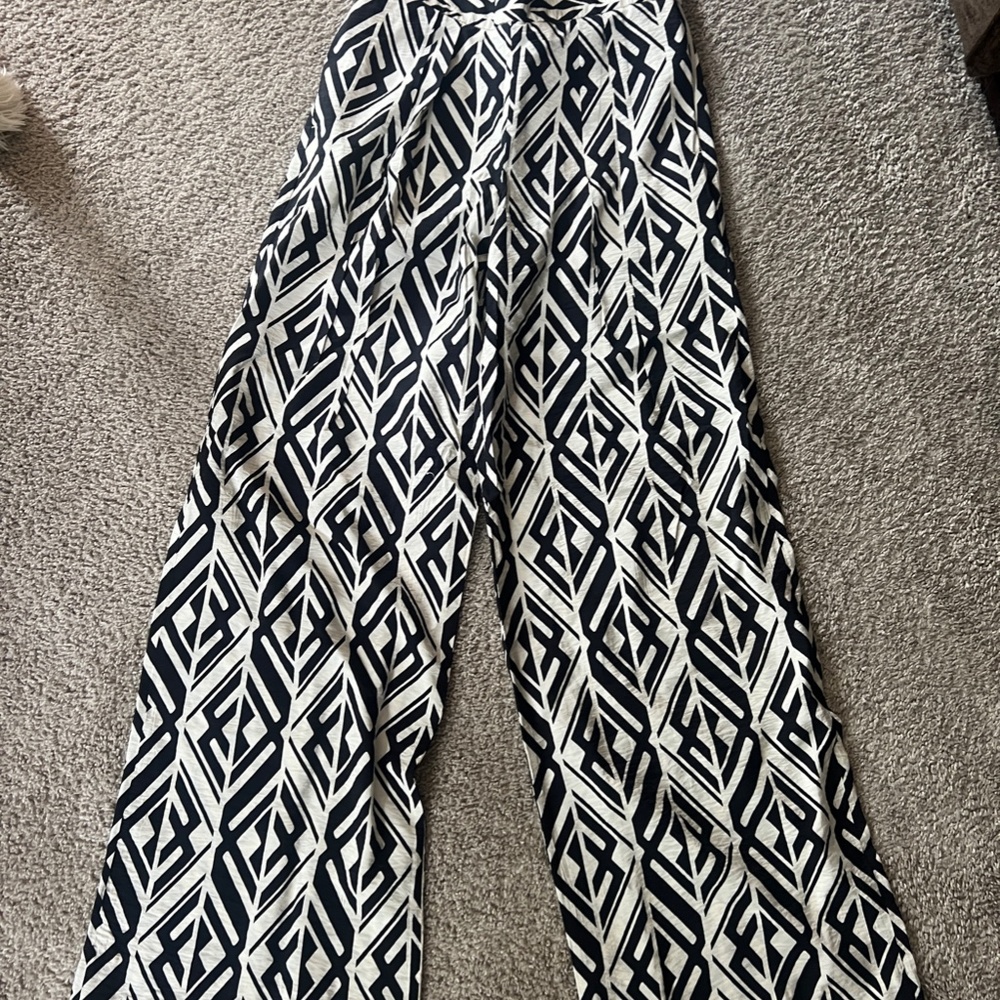 Banana Republic Pleated Wide-Leg Pant - Picture 2 of 3